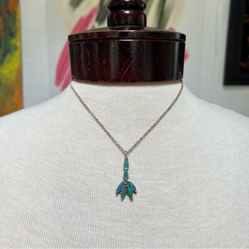 Vintage faux turquoise zuni small pendant on silver tone chain